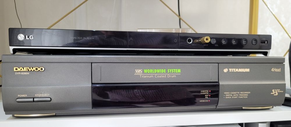 Видеомагнитофон Daewoo DVR-8286W titanium