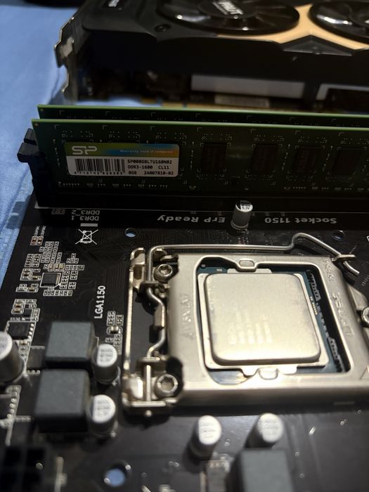 Дънна платка gigabyte
