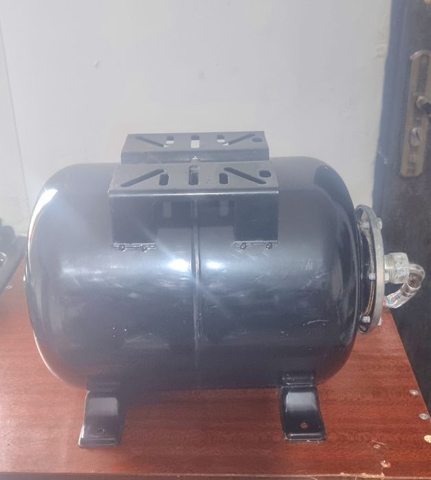 Продам бачок для насоса