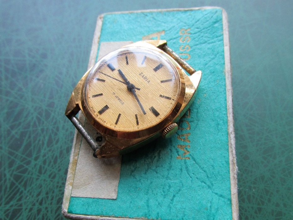 стар ръчен часовник - zaria