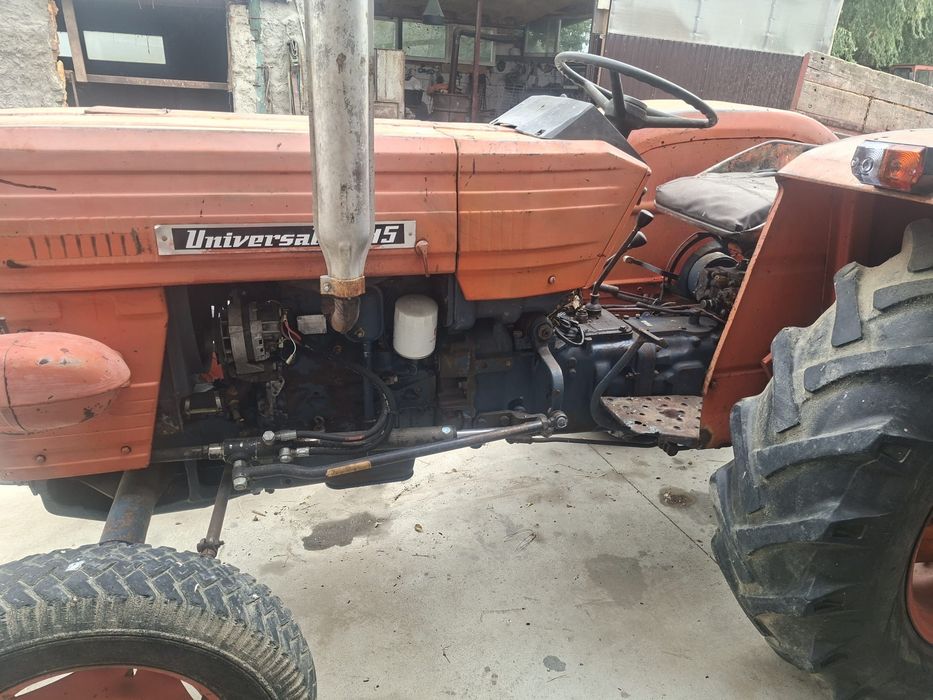 Vând doua tractoare,un fiat de 60 de cai și un leuț de 445