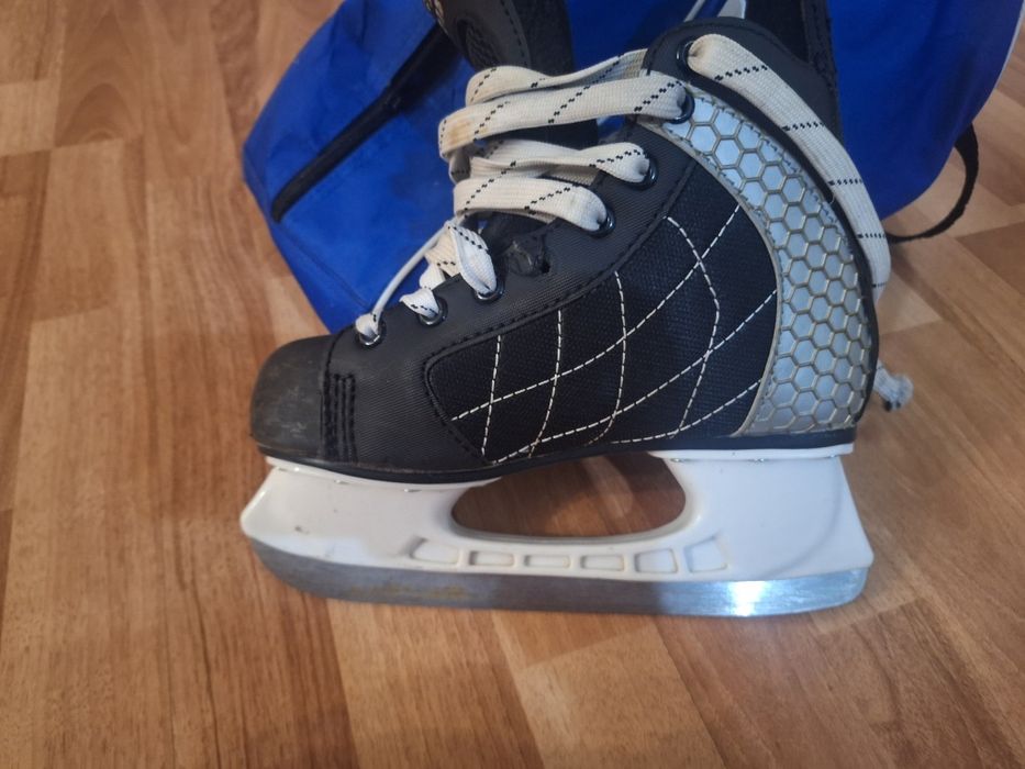 Продам хокейные коньки