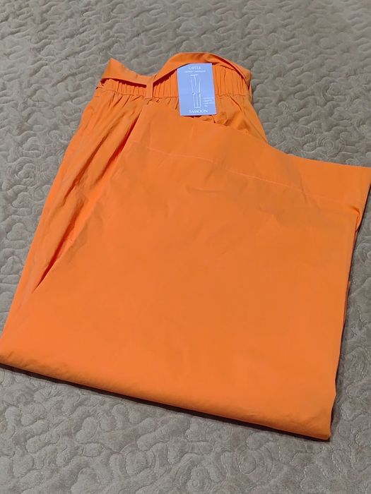 Pantaloni Samoon cu etichetă