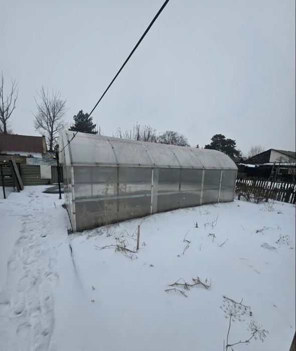 Теплица в очень хорошем состоянии.