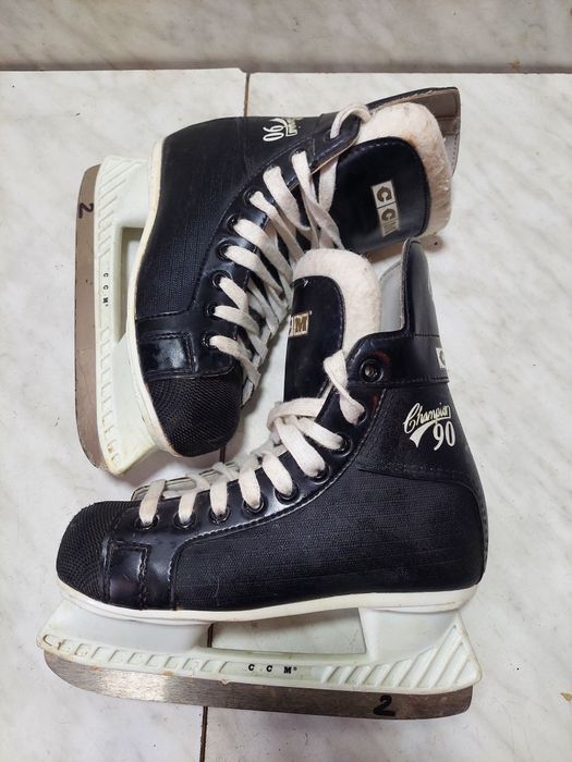 Patine 2 hochei hochey CCM Champion 90 marime 36 ( 23 cm)