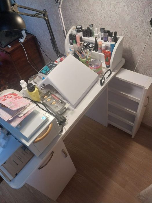 Продам стол маникюрный