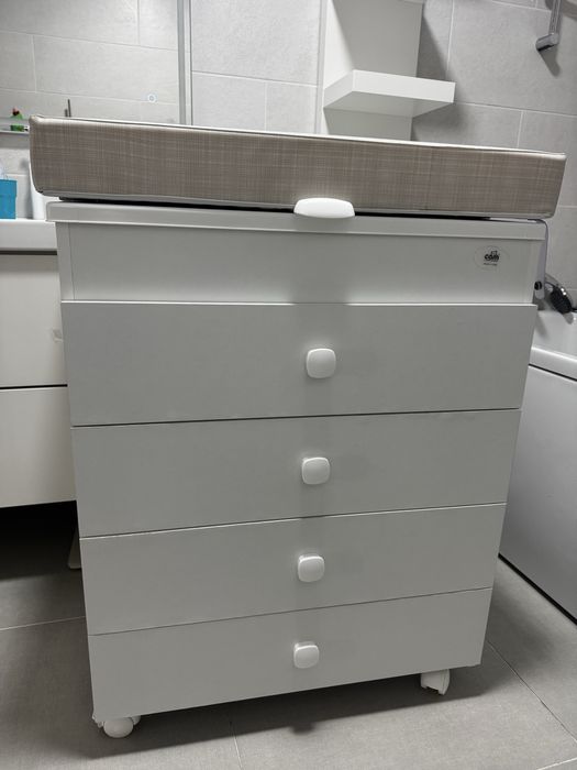 Masa de infasat cu cadita