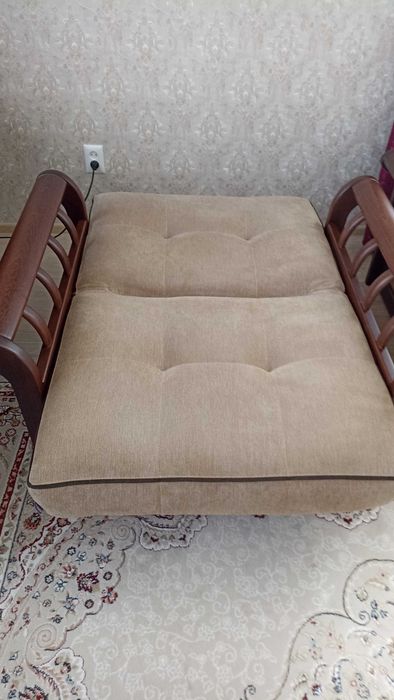 Продаю диван с креслом