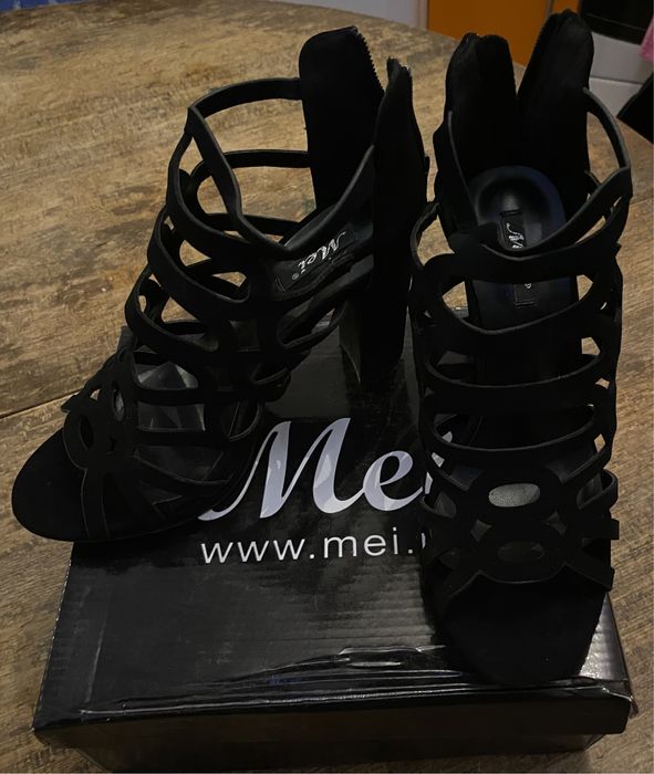 Обувки на висок ток