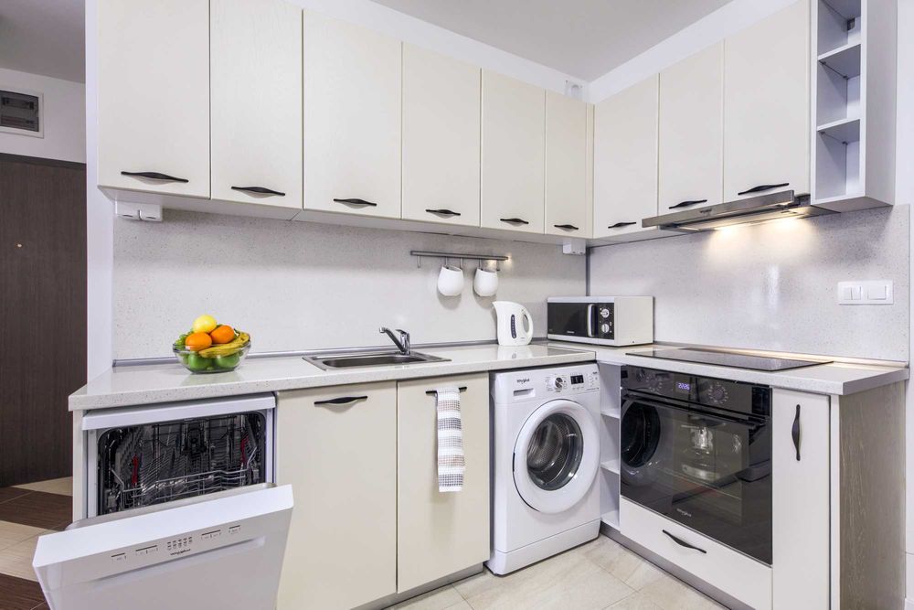 На плажа! Двустаен с две бани с гледка море в комплекс Хевън!