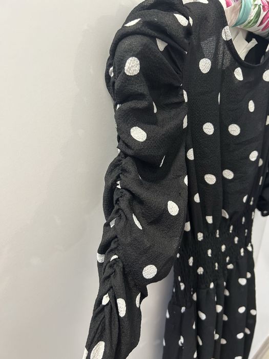 Рокля черно бяла