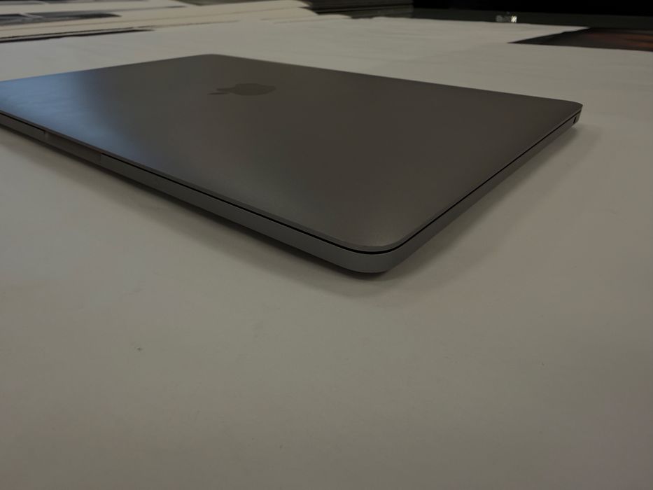 Macbook pro M1 13” 2020 16GB RAM 512SSD