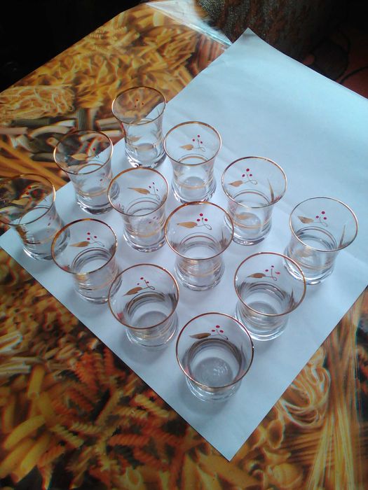 Продавам стъклен сервиз