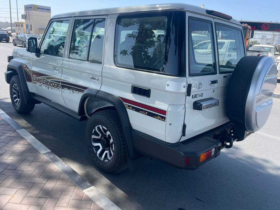 Toyota Land Cruiser 76 LX 4WD