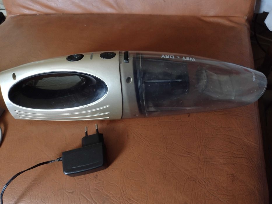 Aspirator mini pentru casa sau masina