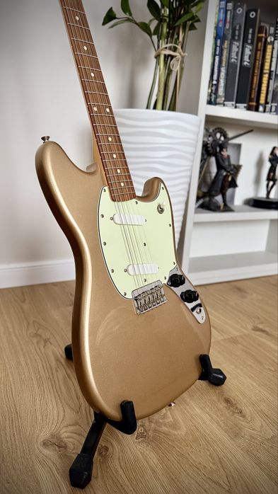 Элекстрогиатра Fender Mustang