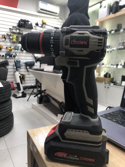 Шуруповерт Crown (p25)