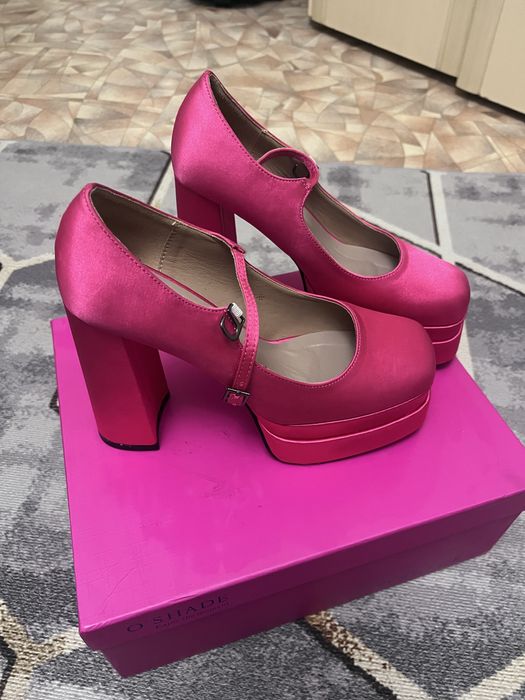 Продам розовые туфли Bratz