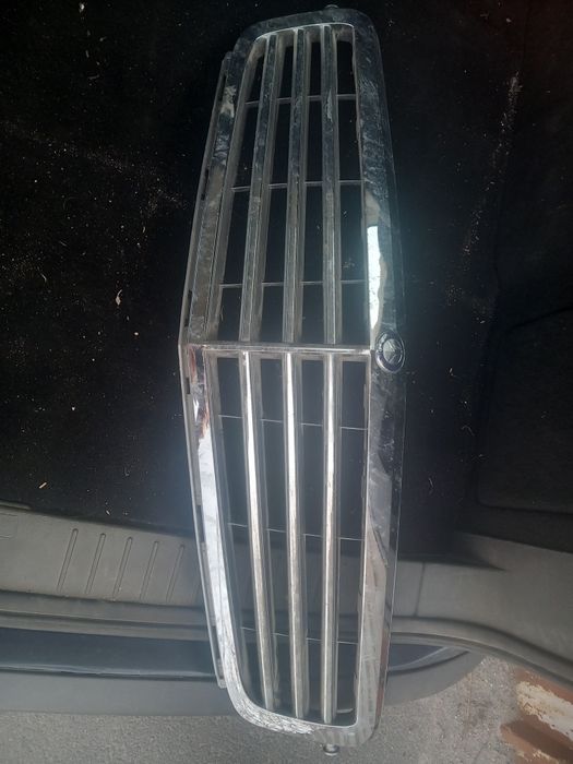 Grilă față mercedes c clas 220 plus stemă mercedes