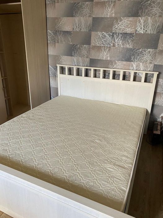 Продам двуспальную кровать