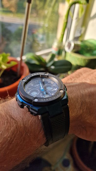 Vând G-shock GST-w300