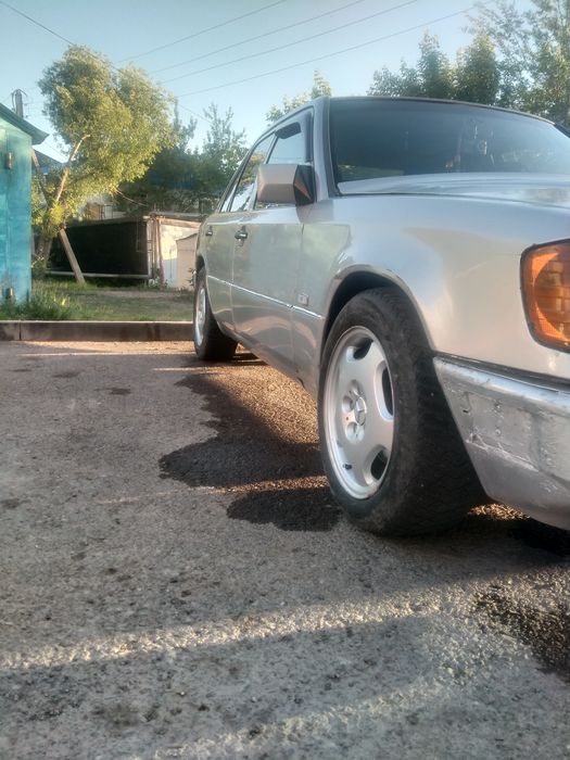 Продам легенду 90х Мерседес 124