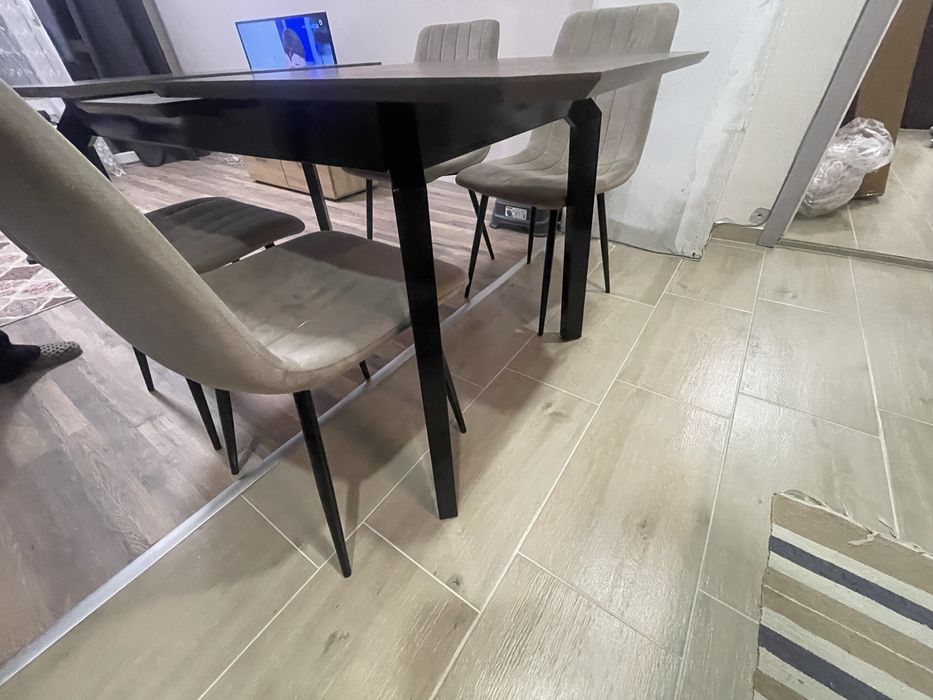 Трапезна Маса разтегателна с четири стола