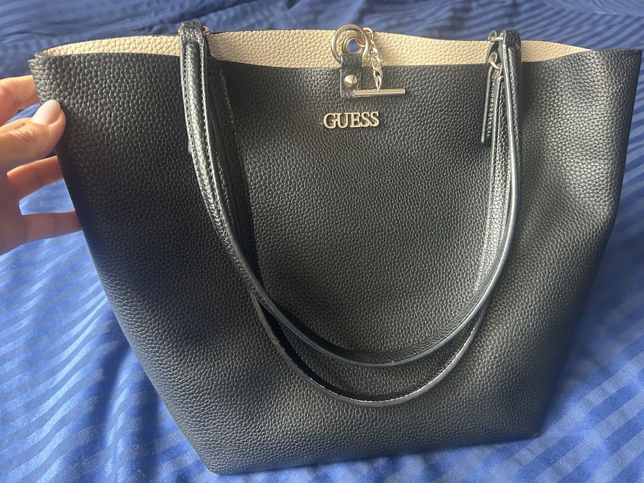 Продавам чанта Guess