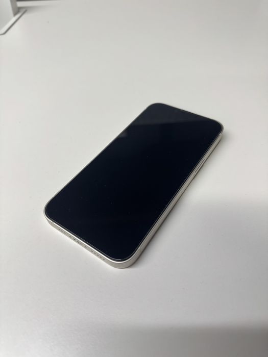 Продаю айфон 13 белый