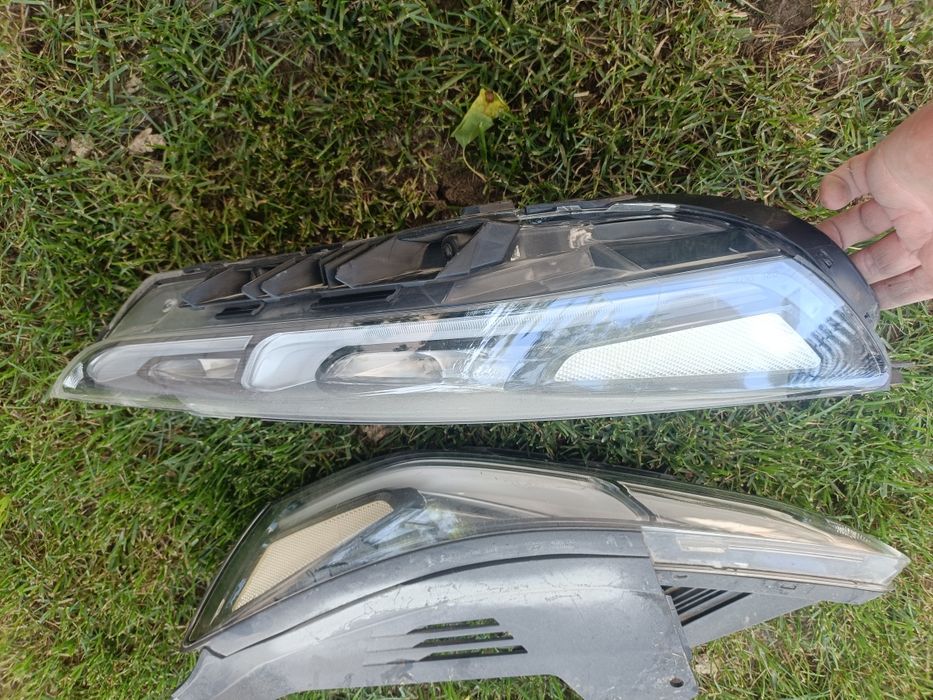 Faruri Hyundai Santa Fe daylight