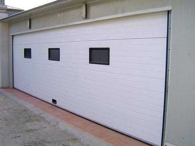 usi de garaj la comanda