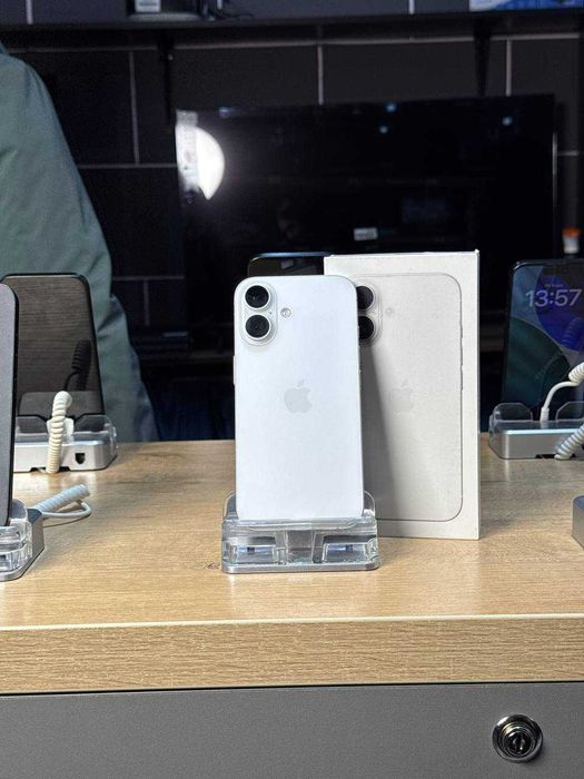 Телефон Apple iPhone 16 128/ Айфон 16 128код8018