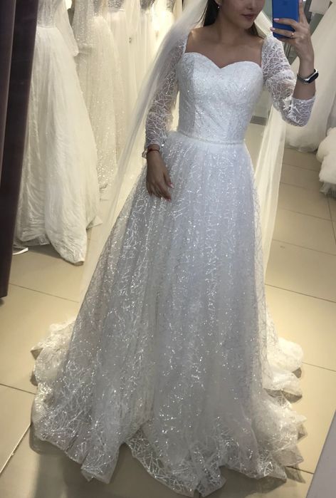 Платье  свадебное .