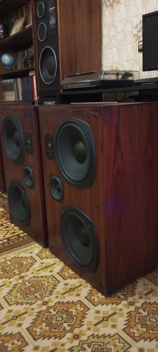 Продаю колонки Peerless 1120