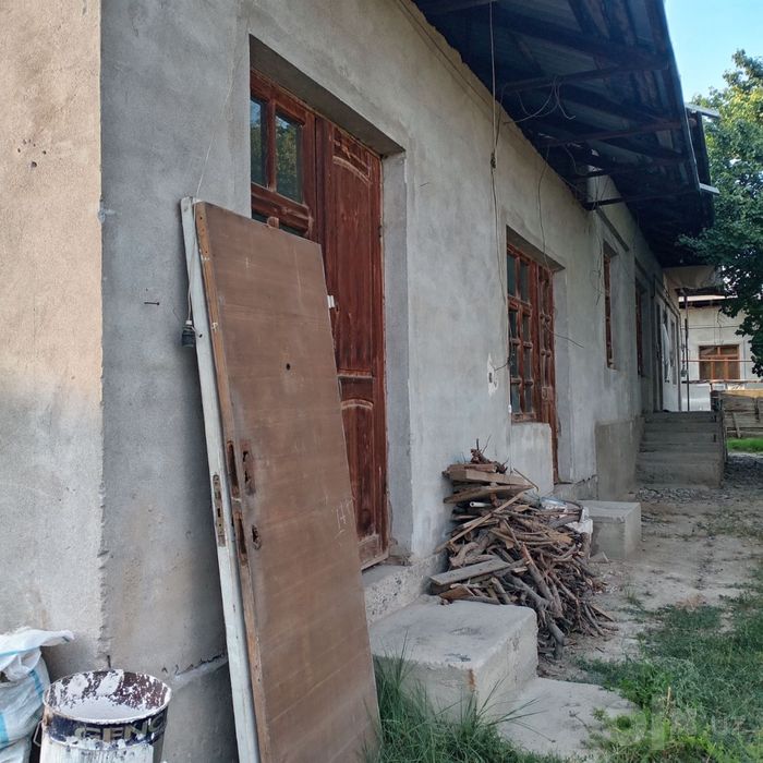 1 kalilindan hovli sotiladi