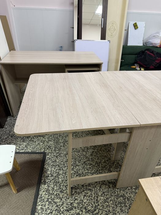 Продам стол книжку