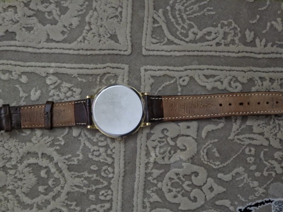 Часы не рабочие золотые