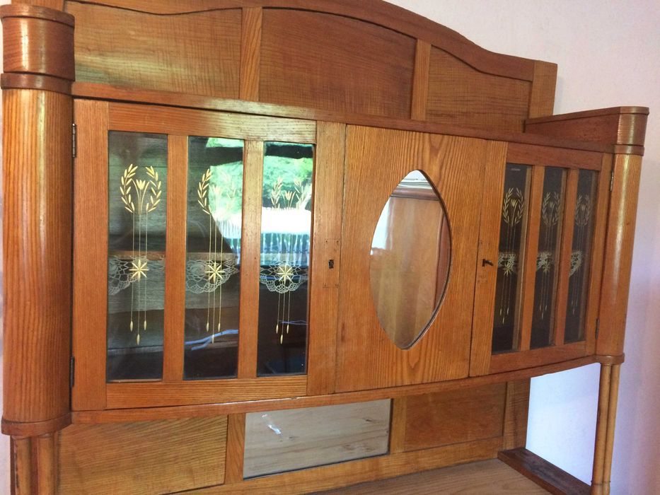 Bufet-Vitrina, vechi (Credenț), perioada intebelică