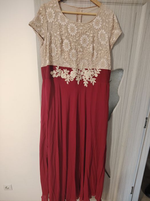 Vând rochii  de ocazie