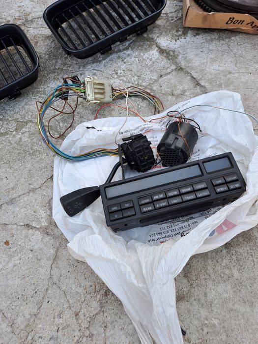 Останали части за БМВ е36 купе преден капак нов маска фарове нова