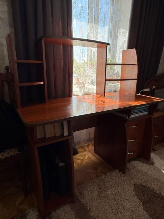 Продаю письменный стол