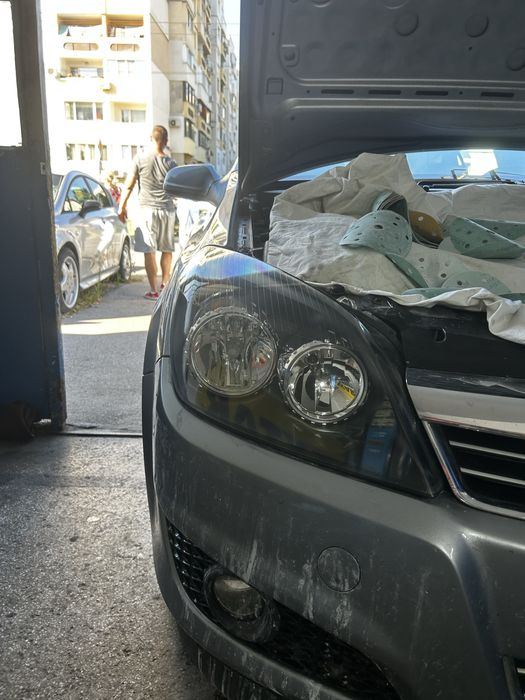 Полиране и възстановяване на  автомобилни фарове