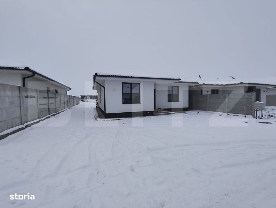 Casa finisata la cheie racordata la toate utilitatile in Santandrei