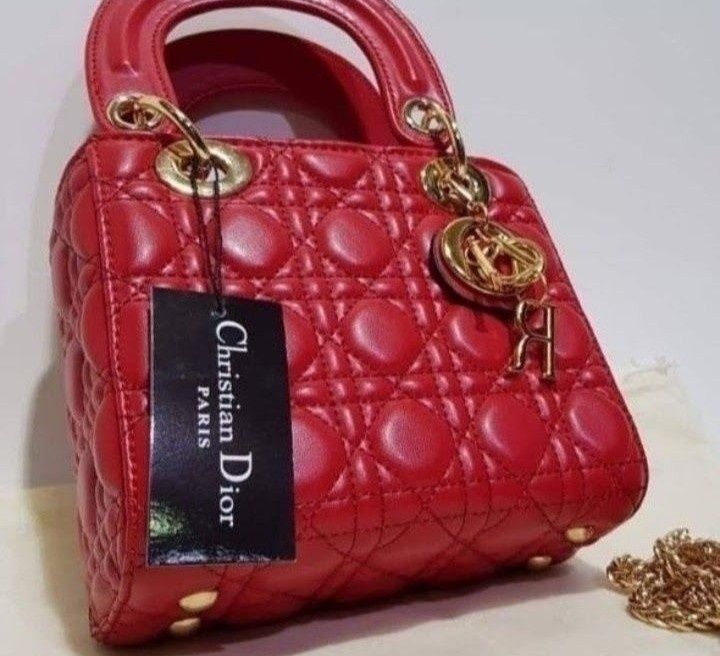 Geanta mini Dior,super model, accesorii metalice aurii, saculet, etich