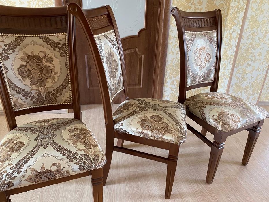 Комплект стульев новые