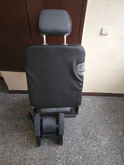 Продавам седалка за Фолксваген т5 от втория ред.