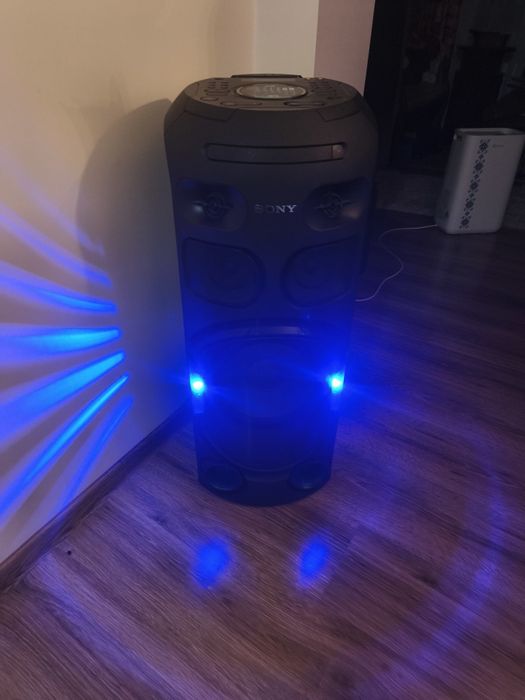 Boxa  Sony all in one model MHC V42D