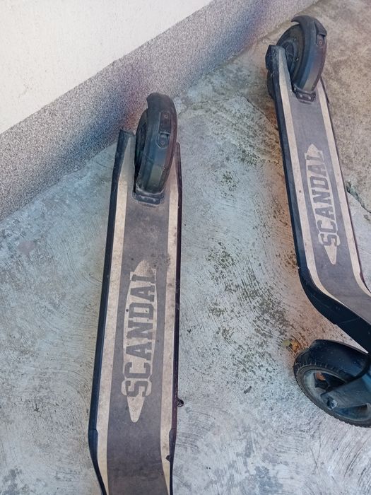 Se vând trotinete electrice