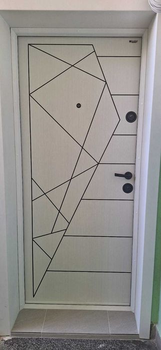 Продава се Тристаен апартамент в Разград, Център - 96 кв.м за 1621 €/кв.м - Снимка #1