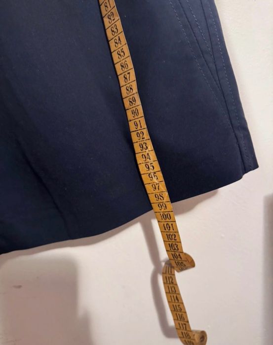 Rochie elegantă bleumarin, croială cambrată, detaliu corset – M/L